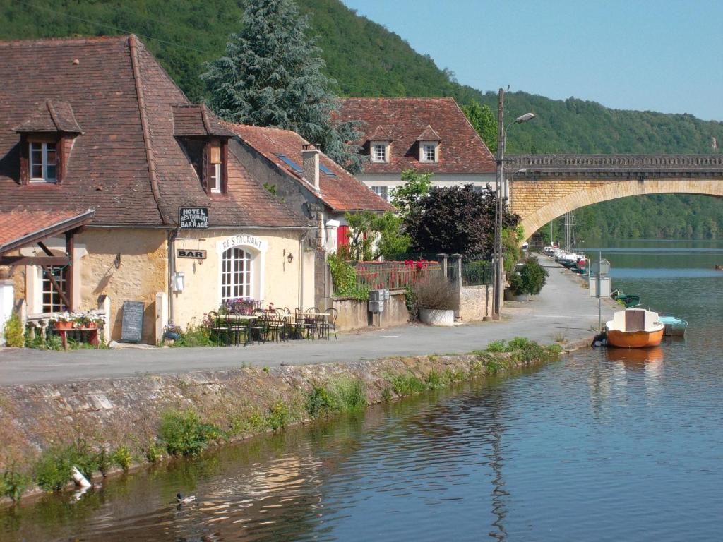 Готель Le Barrage Mauzac-et-Grand-Castang Екстер'єр фото