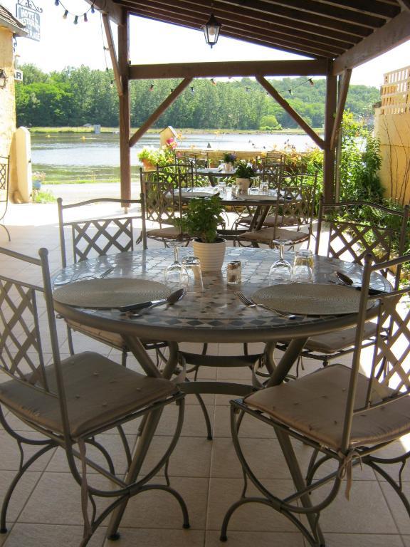 Готель Le Barrage Mauzac-et-Grand-Castang Екстер'єр фото